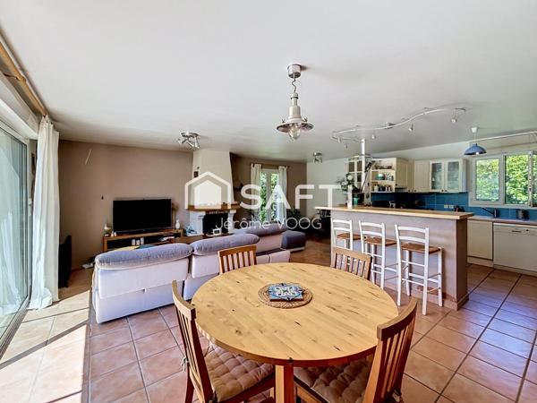 Maison 145 m² avec piscine, vue exceptionnelle et grand terrain arboré à Bevons