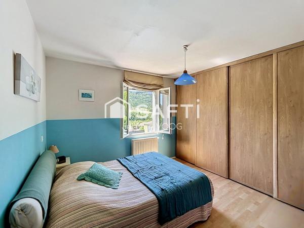 Maison 145 m² avec piscine, vue exceptionnelle et grand terrain arboré à Bevons
