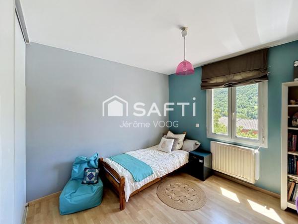 Maison 145 m² avec piscine, vue exceptionnelle et grand terrain arboré à Bevons