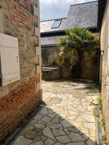 A LOUER BRISSARTHE Appt T4 en duplex de 96 m2 avec cour
