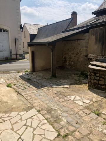 A LOUER BRISSARTHE Appt T4 en duplex de 96 m2 avec cour