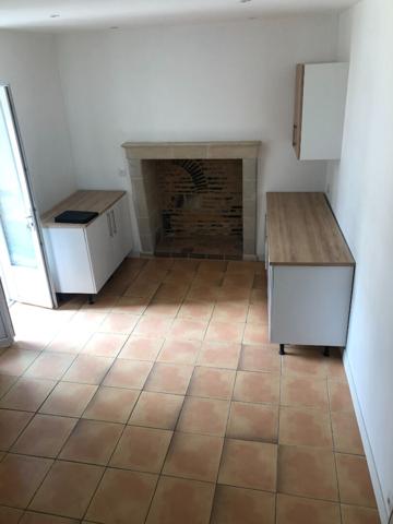 A LOUER BRISSARTHE Appt T4 en duplex de 96 m2 avec cour