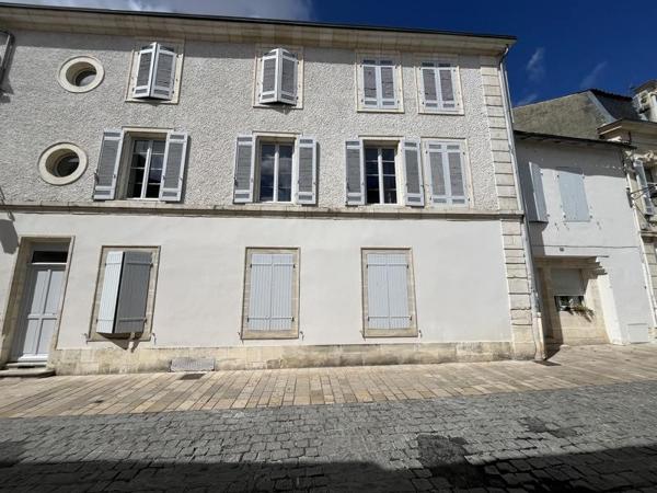 Immeuble à vendre |  Saint-Jean-d'Angély |  254 m²