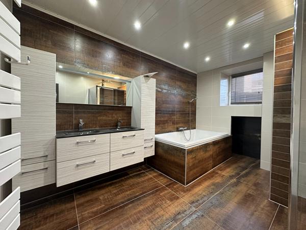 Appartement - 5 pièces - 153 m²