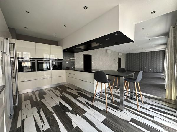 Appartement - 5 pièces - 153 m²