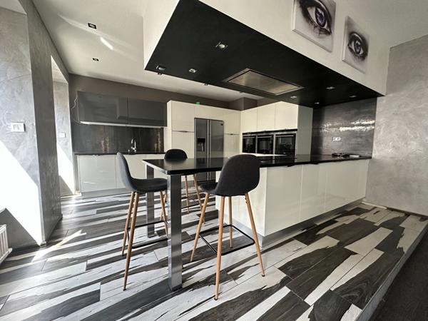 Appartement - 5 pièces - 153 m²