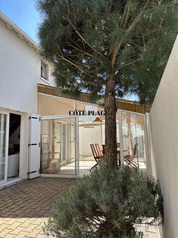 Saint-Palais-sur-Mer (17420) SAINT PALAIS - Hyper centre - Maison de ville T3 - patio et véranda