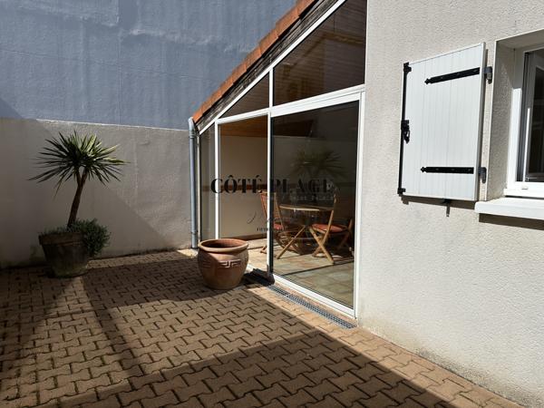 Saint-Palais-sur-Mer (17420) SAINT PALAIS - Hyper centre - Maison de ville T3 - patio et véranda