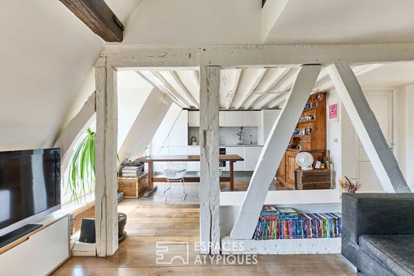 Duplex en dernier étage avec balcon – Île de la Cité