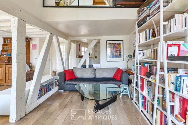 Duplex en dernier étage avec balcon – Île de la Cité