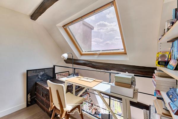 Duplex en dernier étage avec balcon – Île de la Cité