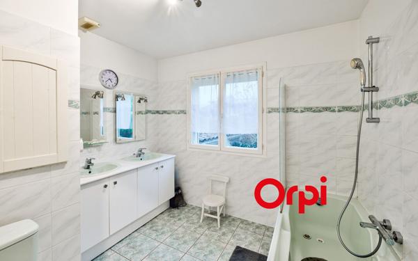 Maison à vendre    5 pièces • 125 m2 Sainte-Consorce