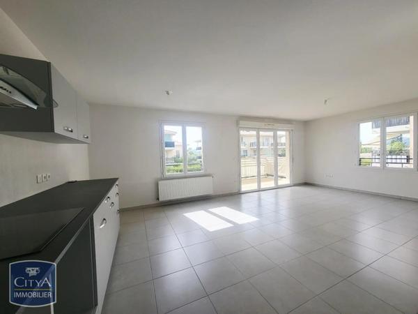 Appartement à louer 3 pièces 66.45m² Le Muy (83490)