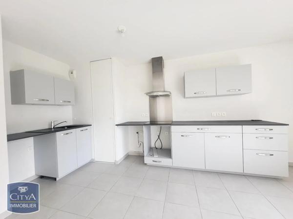 Appartement à louer 3 pièces 66.45m² Le Muy (83490)
