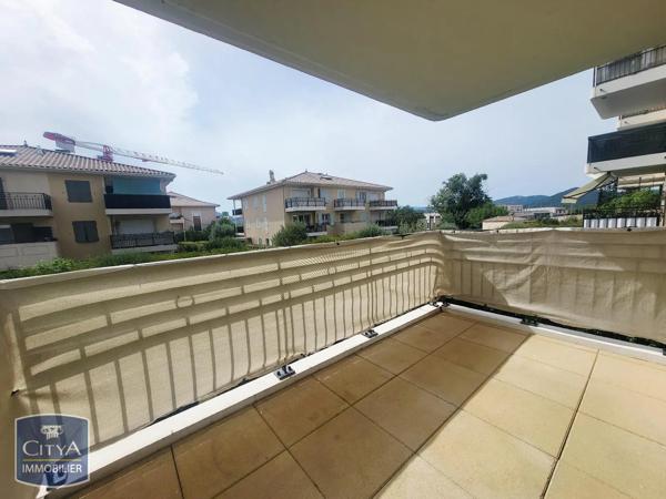 Appartement à louer 3 pièces 66.45m² Le Muy (83490)