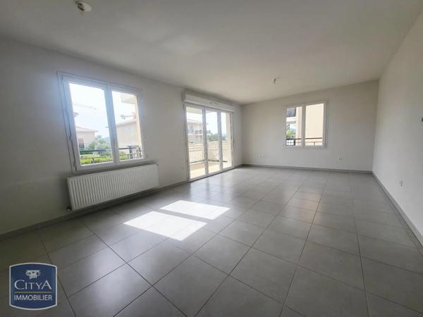 Appartement à louer 3 pièces 66.45m² Le Muy (83490)