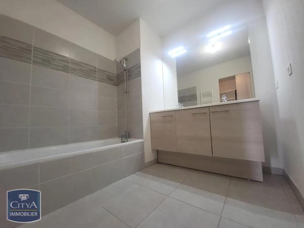 Appartement à louer 3 pièces 66.45m² Le Muy (83490)