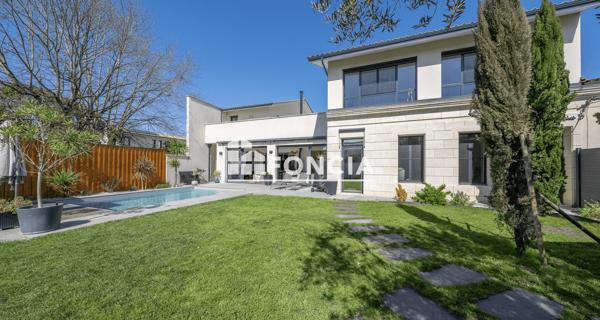 À vendre Maison 7 pièces 283 m² - Mérignac 33700