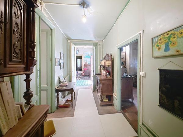 Maison de Maître du XIX siècle avec une dépendance de 3 gites , un terrain attenant constructible de 1 hectare environ