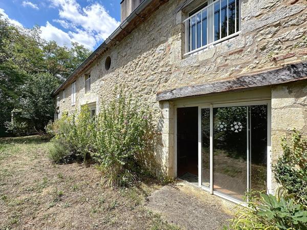 Maison de Maître du XIX siècle avec une dépendance de 3 gites , un terrain attenant constructible de 1 hectare environ