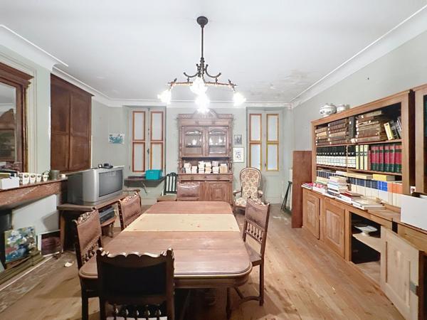 Maison de Maître du XIX siècle avec une dépendance de 3 gites , un terrain attenant constructible de 1 hectare environ