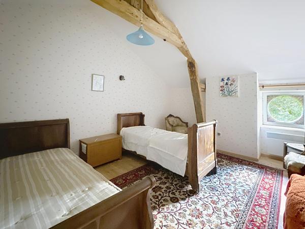 Maison de Maître du XIX siècle avec une dépendance de 3 gites , un terrain attenant constructible de 1 hectare environ