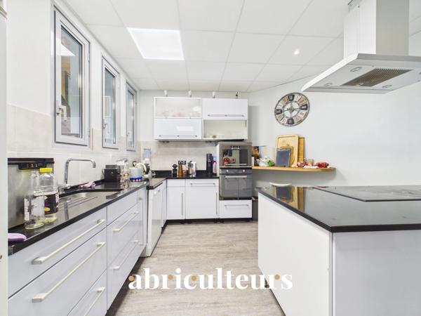 Ensemble Immobilier Rare & Polyvalent : 360 m² de Local Pro + 460 m² d'Habitation sur Terrain de + 6 000 m²