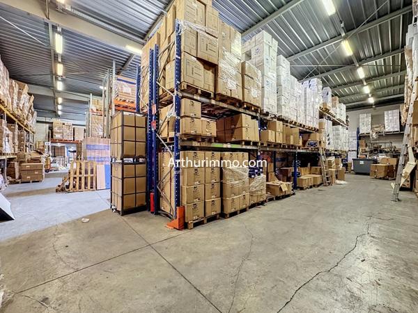 Vente                                                      Local industriel
                        
                                         2752 m2                     à Créteil