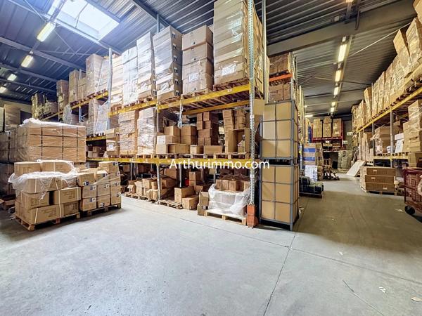 Vente                                                      Local industriel
                        
                                         2752 m2                     à Créteil