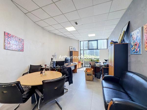 Vente                                                      Local industriel
                        
                                         2752 m2                     à Créteil