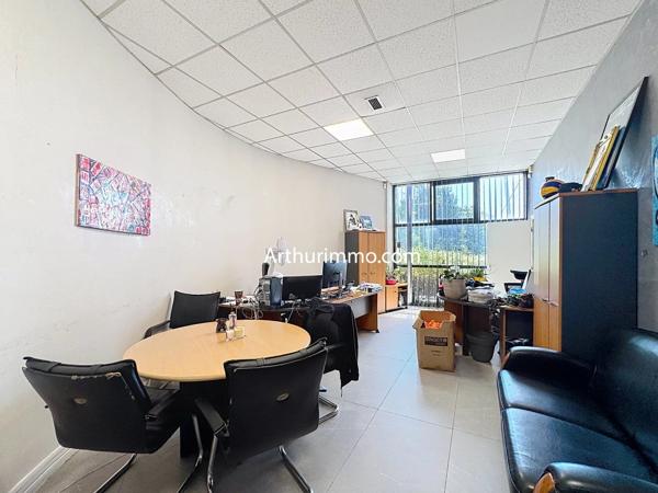 Vente                                                      Local industriel
                        
                                         2752 m2                     à Créteil