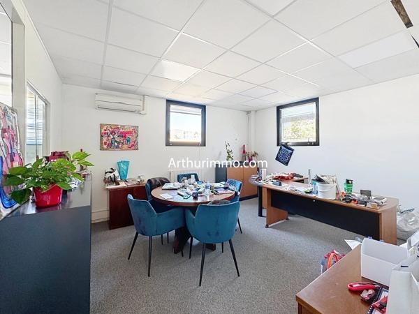 Vente                                                      Local industriel
                        
                                         2752 m2                     à Créteil