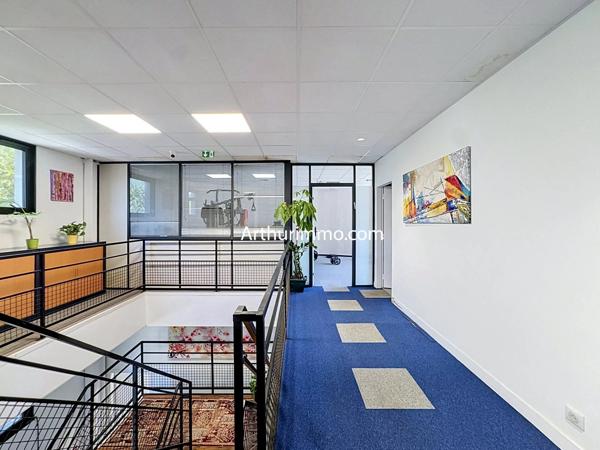 Vente                                                      Local industriel
                        
                                         2752 m2                     à Créteil