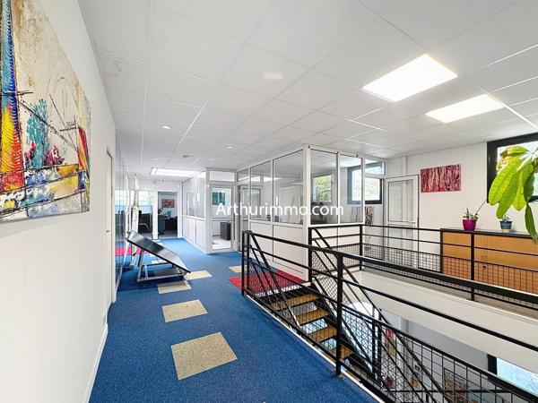 Vente                                                      Local industriel
                        
                                         2752 m2                     à Créteil