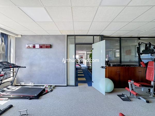 Vente                                                      Local industriel
                        
                                         2752 m2                     à Créteil
