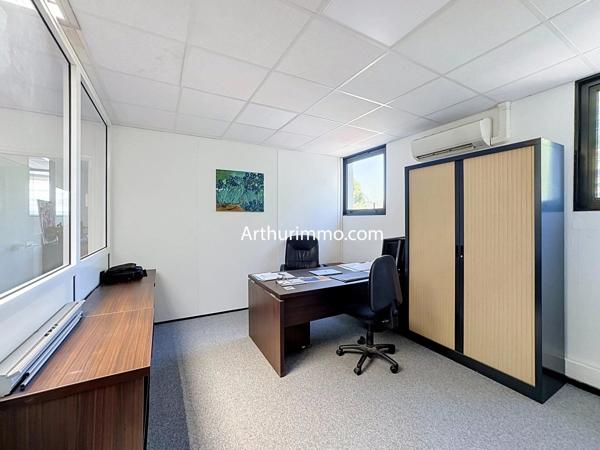 Vente                                                      Local industriel
                        
                                         2752 m2                     à Créteil
