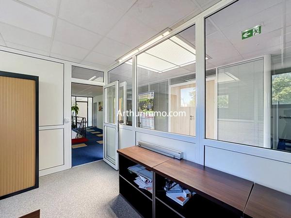 Vente                                                      Local industriel
                        
                                         2752 m2                     à Créteil
