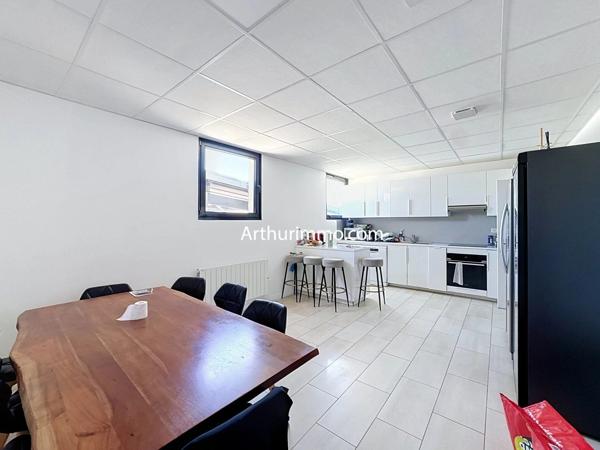 Vente                                                      Local industriel
                        
                                         2752 m2                     à Créteil