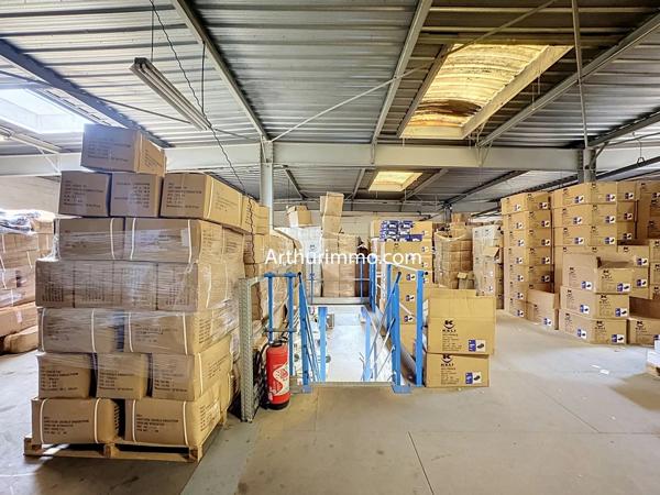 Vente                                                      Local industriel
                        
                                         2752 m2                     à Créteil