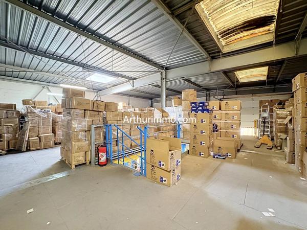 Vente                                                      Local industriel
                        
                                         2752 m2                     à Créteil