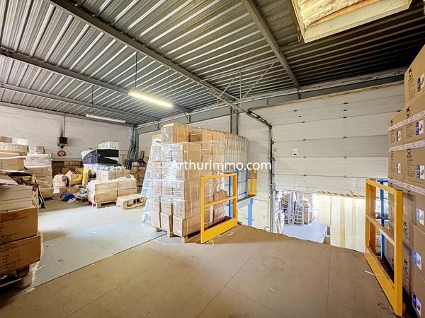 Vente                                                      Local industriel
                        
                                         2752 m2                     à Créteil