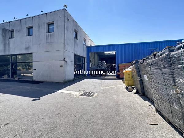 Vente                                                      Local industriel
                        
                                         2752 m2                     à Créteil