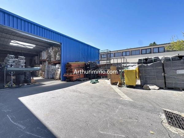 Vente                                                      Local industriel
                        
                                         2752 m2                     à Créteil