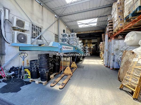Vente                                                      Local industriel
                        
                                         2752 m2                     à Créteil