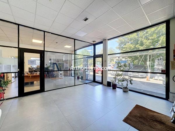 Vente                                                      Local industriel
                        
                                         2752 m2                     à Créteil
