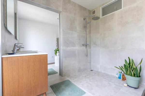 Vente                                                      Maison
                        
                     8 pièces                      180 m2                     à Thorigny-sur-Marne