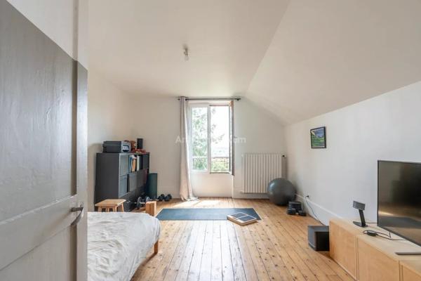 Vente                                                      Maison
                        
                     8 pièces                      180 m2                     à Thorigny-sur-Marne