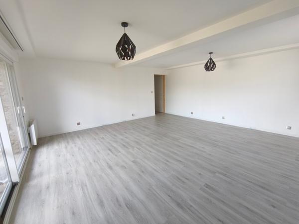 Maison T5 avec garage double et jardin