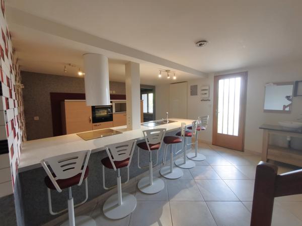 Maison T5 avec garage double et jardin