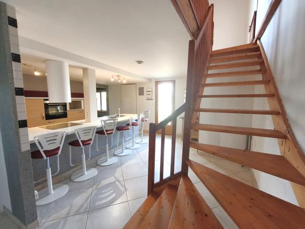 Maison T5 avec garage double et jardin